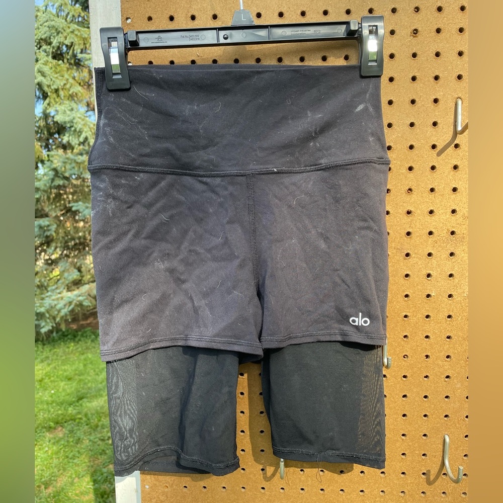 Alo yoga mesh biker shorts size small well worn woman’s